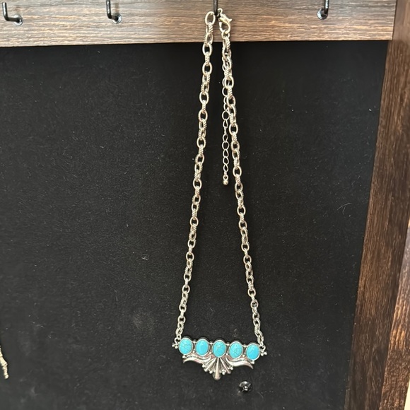 Elegant Silver and Turquoise Necklace - Picture 1 of 1
